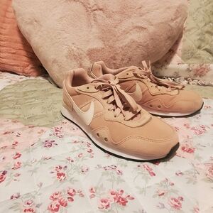 Nike Women's Beige Sneakers